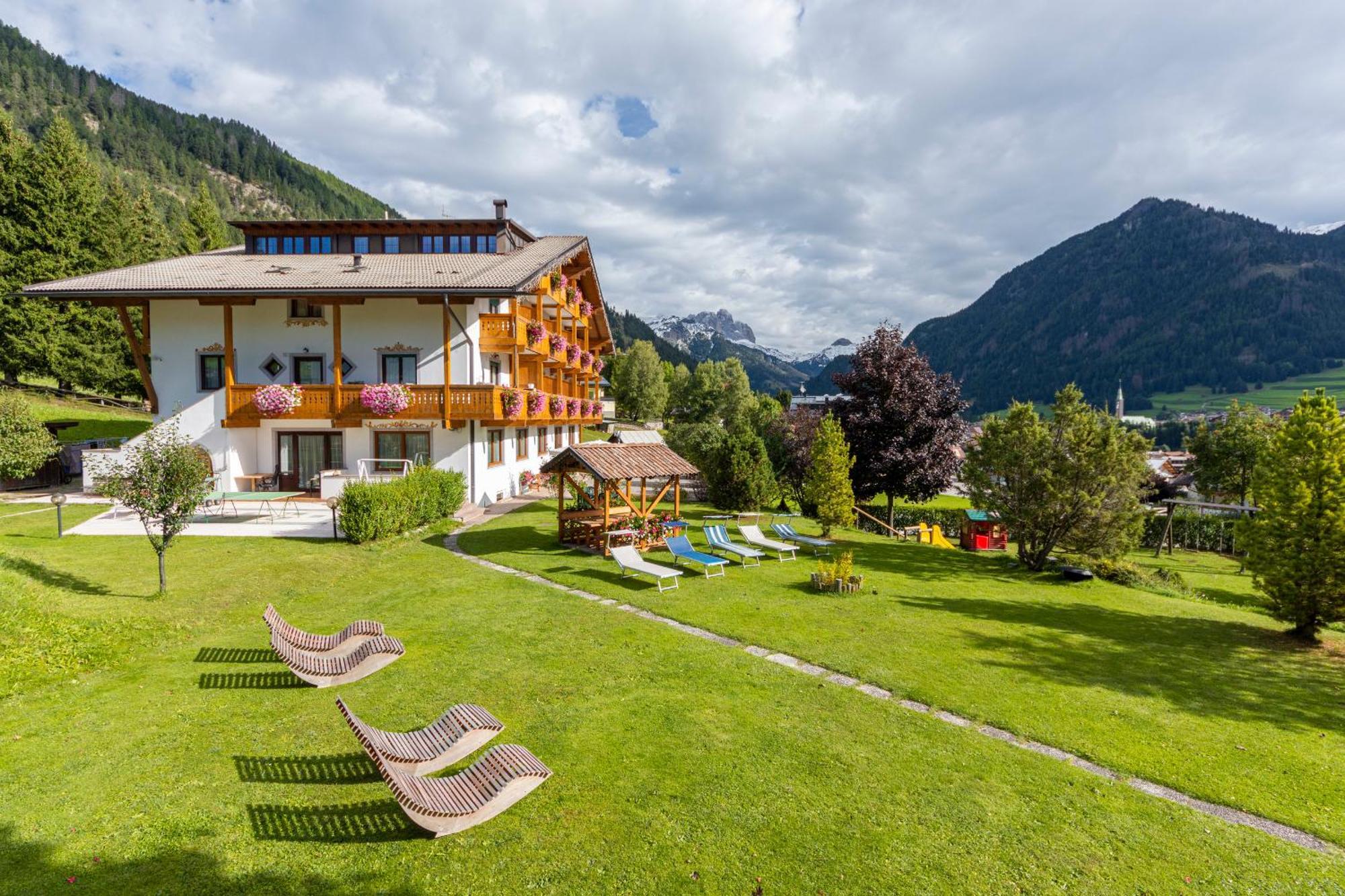 Villa Gemmy Pozza di Fassa Exterior photo